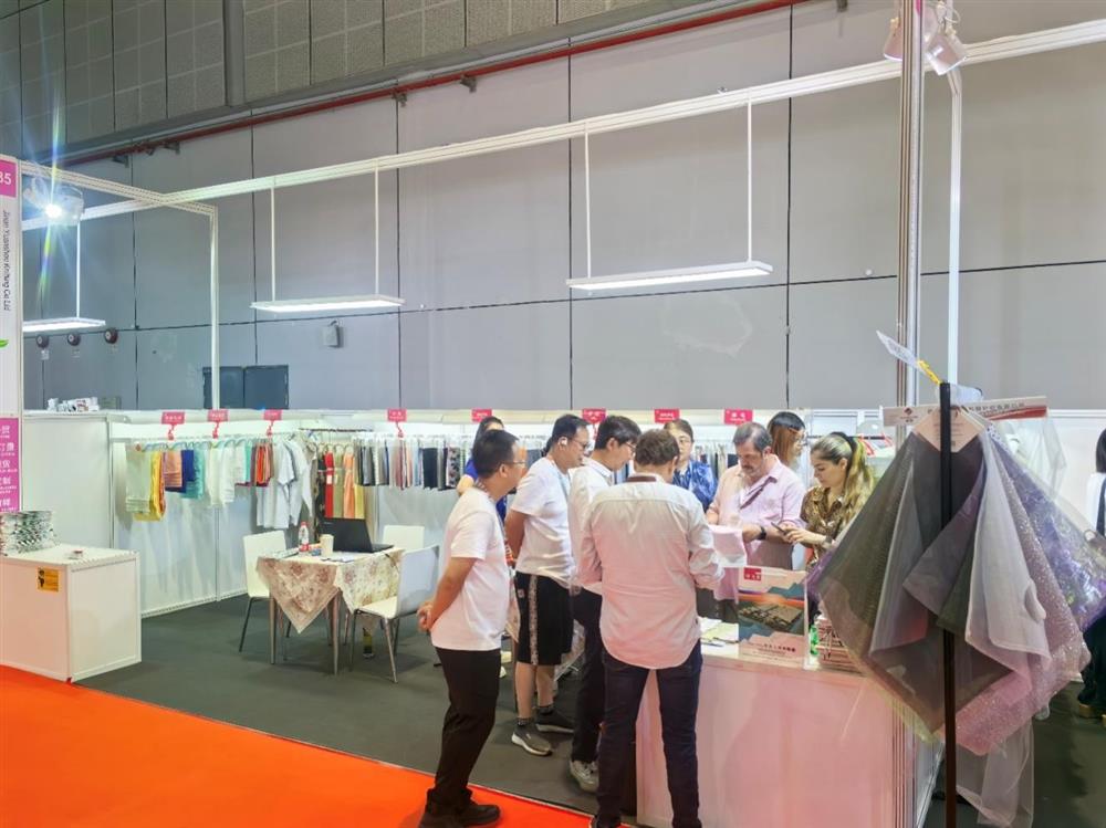 以科技綠色鏈接紡織商機(jī)！元首針織亮相2025中國(guó)國(guó)際紡織面料及輔料（秋冬）博覽會(huì)